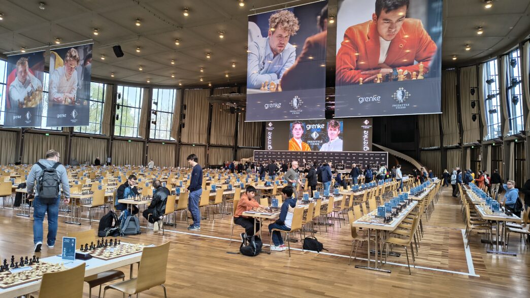 La grande sala dove si sono svolte le partite