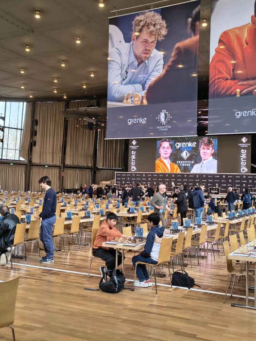 La grande sala dove si sono svolte le partite