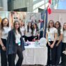 Il gruppo di studentesse che ha creato l'azienda TwinCase
