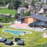 Una visione dall'alto del laghetto-piscina