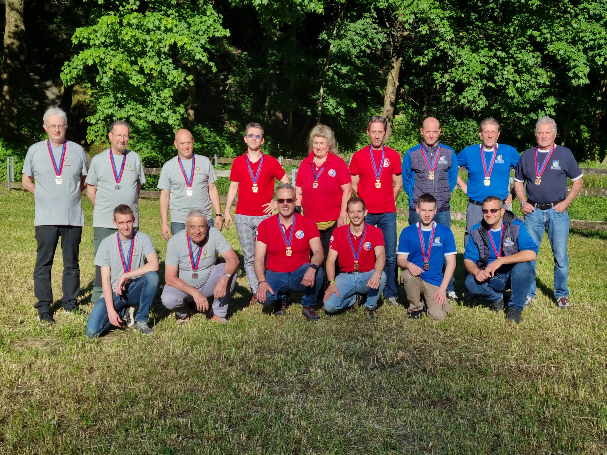 Podio, con la squadra di Ponto a destra